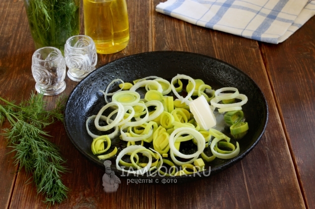 Обжарить лук