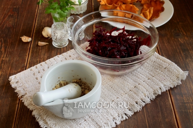 Измельчить орехи
