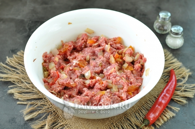 Размешать фарш