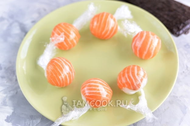 Слепить несколько шариков