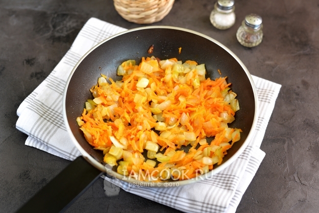 Положить морковь