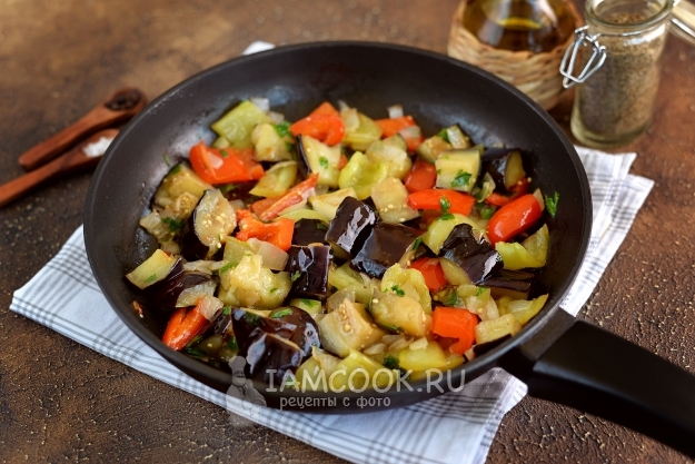 Обжарить овощи