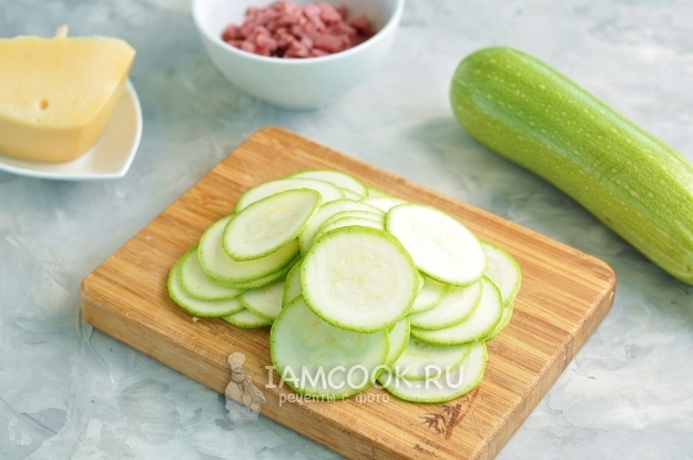 Порезать кабачок