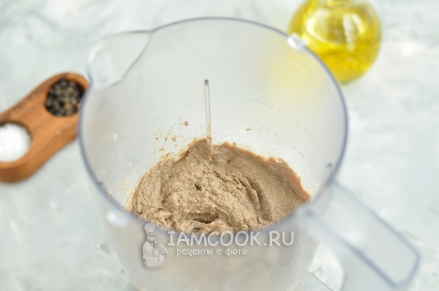 Перемолоть печень в блендере