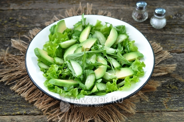 Положить авокадо