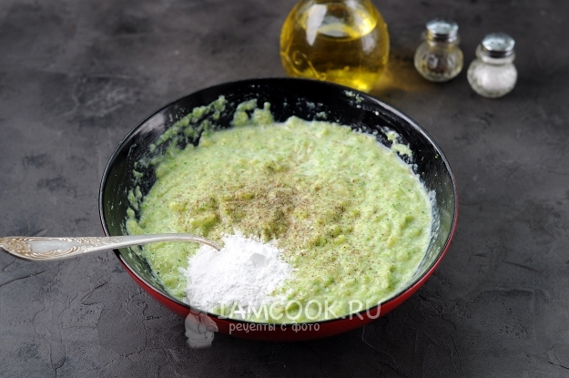 Всыпать соль, перец и разрыхлитель