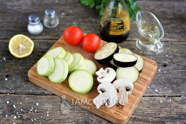 Порезать овощи и грибы