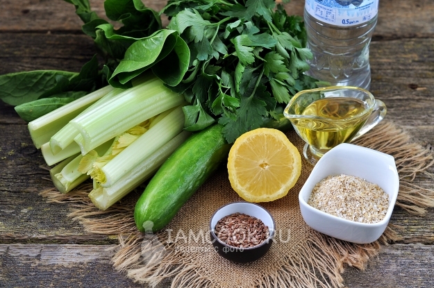 Ингредиенты для зеленого коктейля с овсяными хлопьями и льном