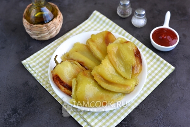 Снять с перцев кожицу