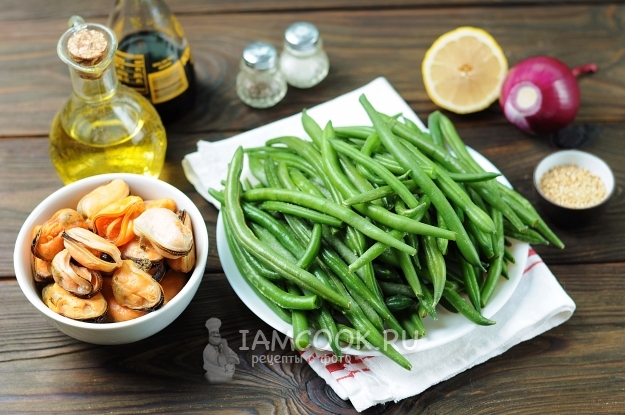 Ингредиенты для салата со стручковой фасолью и мидиями