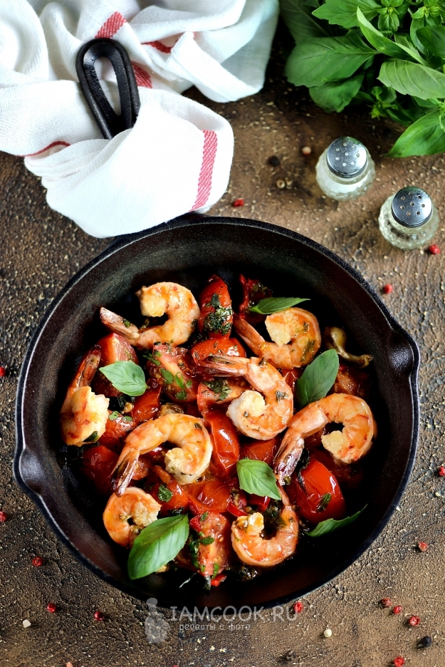 Рецепт тигровых креветок, жаренных с помидорами и чесноком