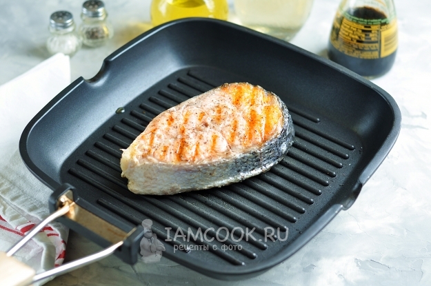 Обжарить рыбу