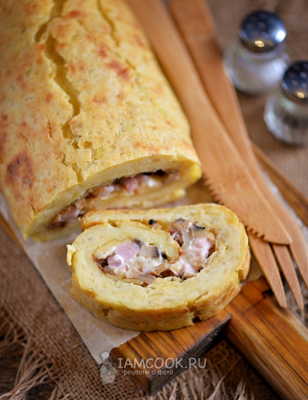 Рецепт картофельного рулета с ветчиной и сыром