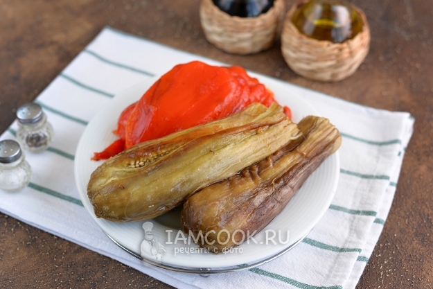 Снять с перцев и баклажанов шкурку