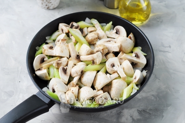 Положить грибы