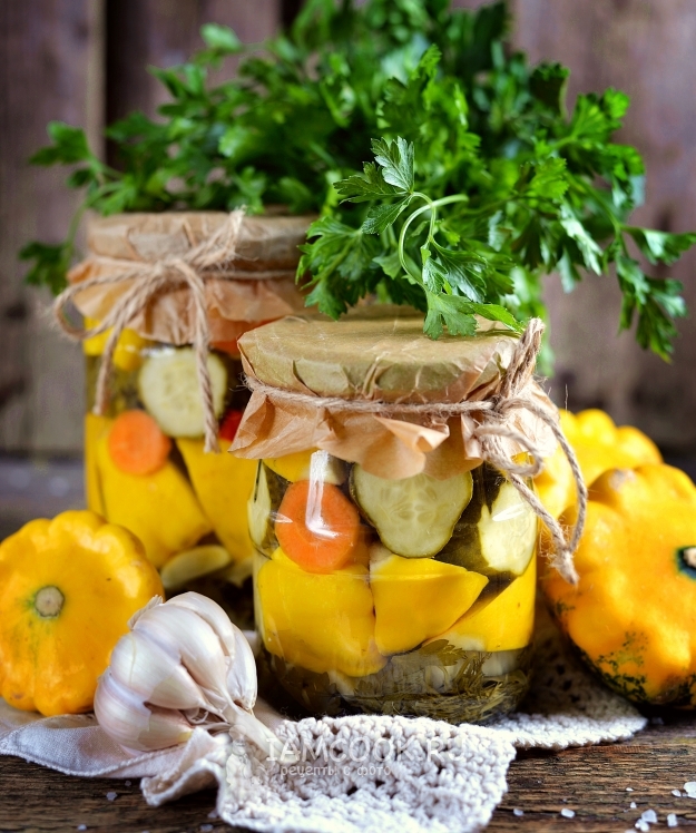 Рецепт хрустящих маринованных патиссонов с огурцами на зиму