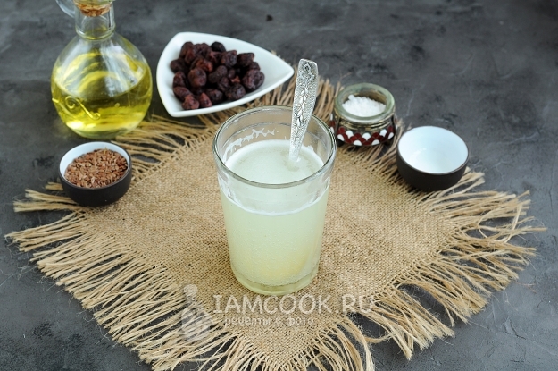 Всыпать в сыворотку соль и сахар