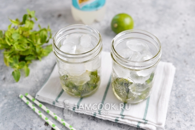 Положить лед