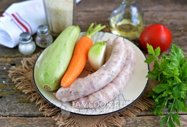 Ингредиенты для тушеных кабачков с фаршем и рисом