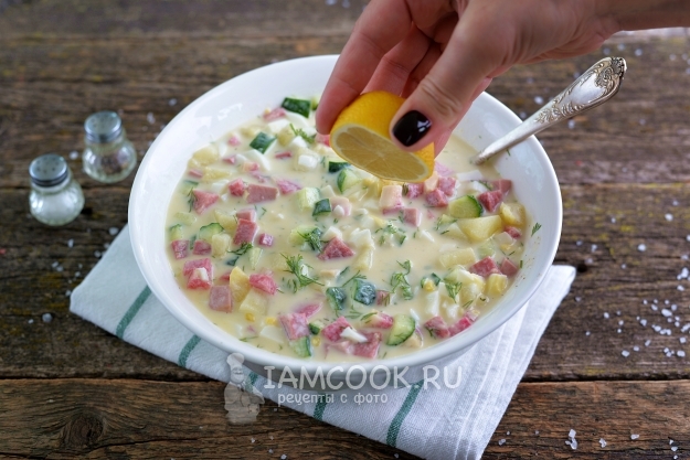 Выжать сок лимона