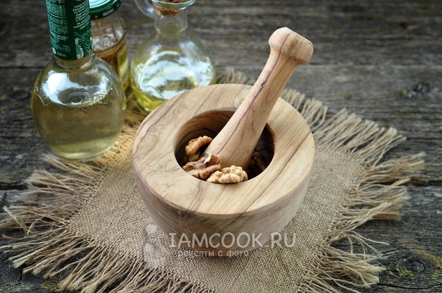 Растолочь орехи