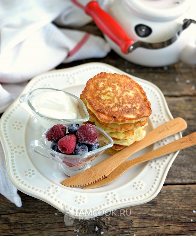 Фото оладий с яблоком и кабачком