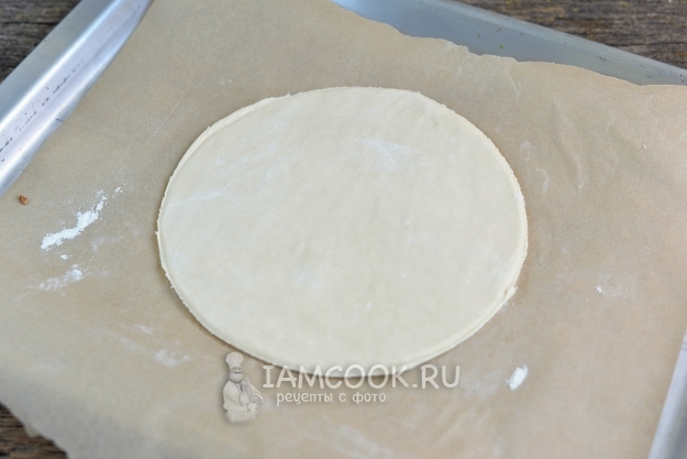 Положить тесто на пергамент