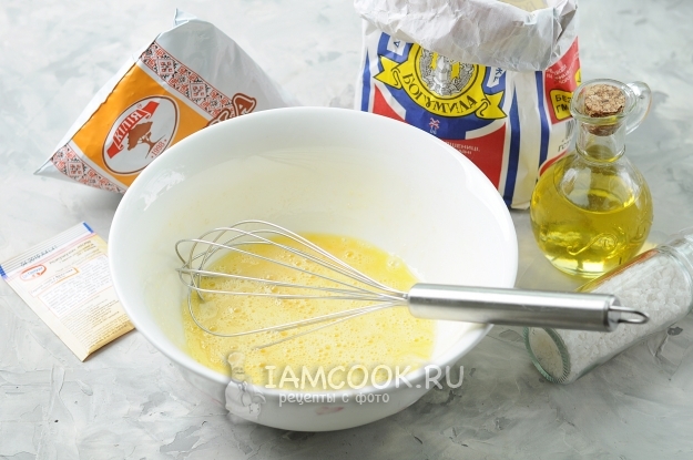 Взбить яйца с сахаром