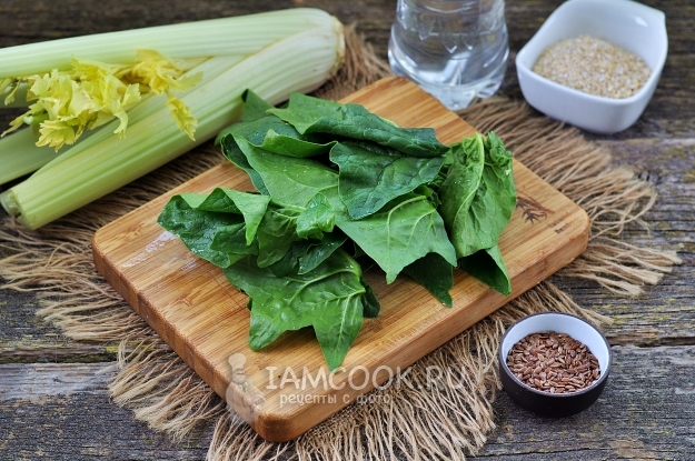 Отрезать у шпината стебли