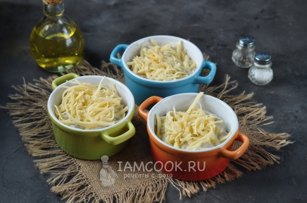 Посыпать сыром