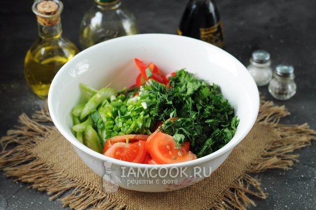 Положить зелень