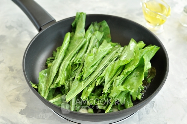 Положить шпинат