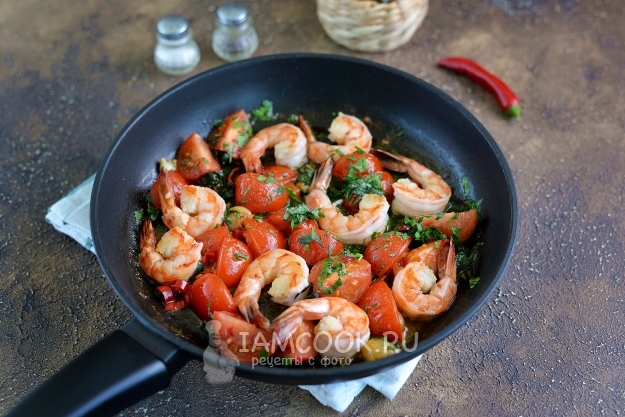 Положить креветки