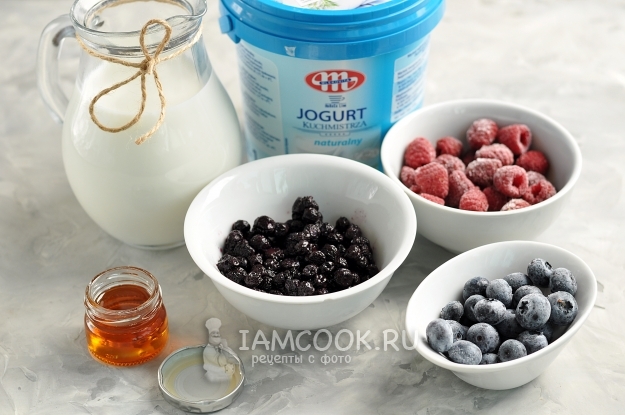 Ингредиенты для ягодного протеинового коктейля с мёдом