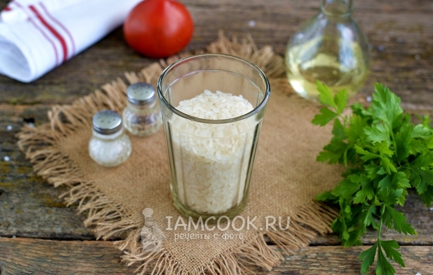 Отмерить в кружке рис