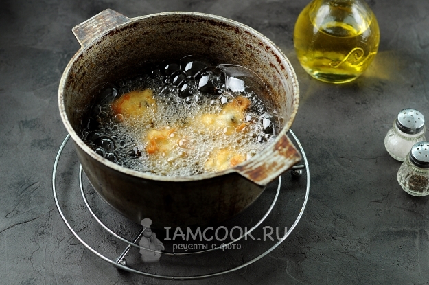 Пожарить рапанов в масле
