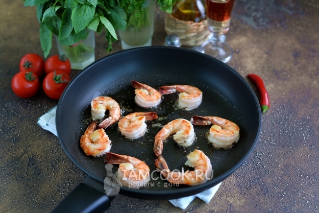 Пожарить креветки на сковороде