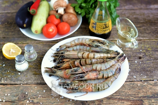 Ингредиенты для тигровых креветок-гриль с овощами