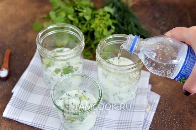 Влить газированную воду