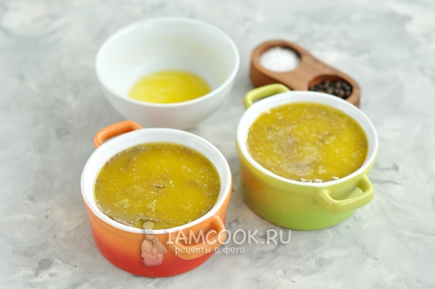 Залить паштет маслом