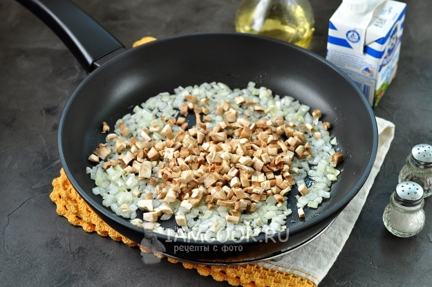 Положить грибы