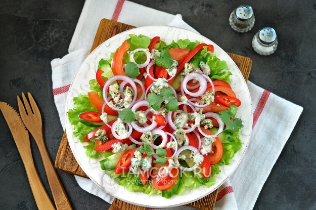 Фото грузинского салата с ореховой заправкой