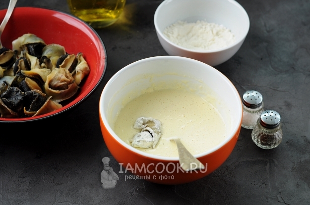 Обмакнуть рапана в кляре