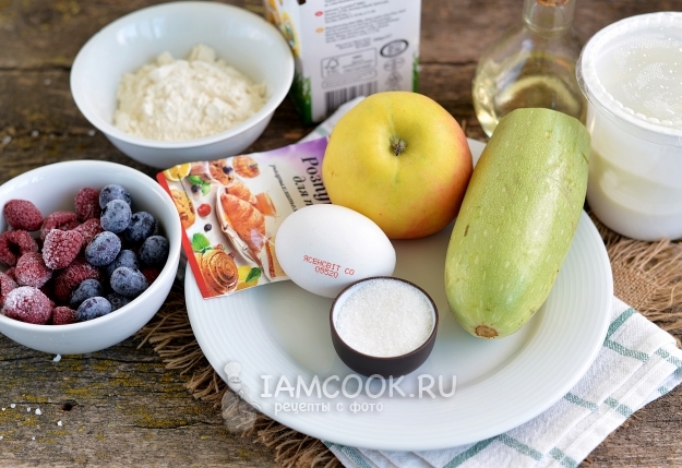 Ингредиенты для оладий с яблоком и кабачком