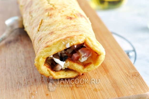 Фото картофельного рулета с ветчиной и сыром