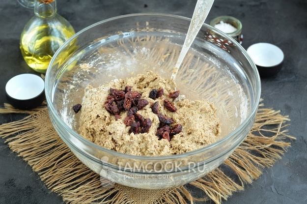 Положить клюкву