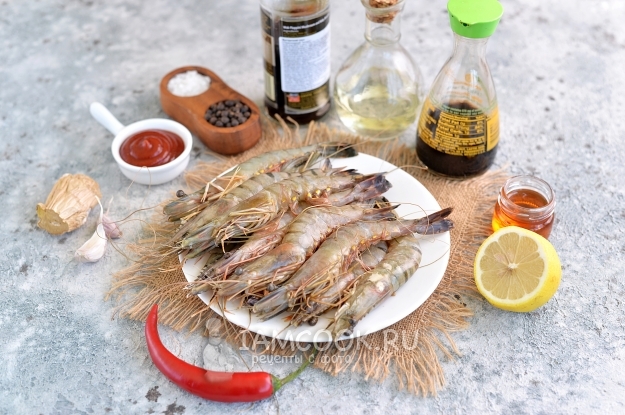 Ингредиенты для тигровых креветок, жаренных с чесноком и имбирем