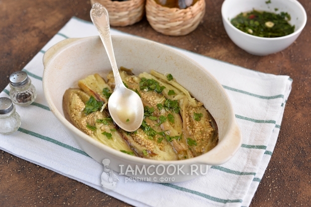 Полить баклажаны заправкой