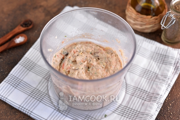 Измельчить смесь в блендере