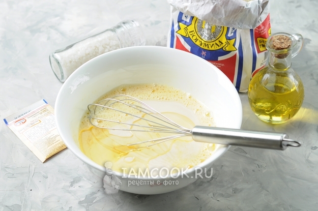 Влить масло и ряженку